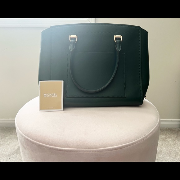 Authentic Michael Kors Large Handbag - Picture 2 of 3